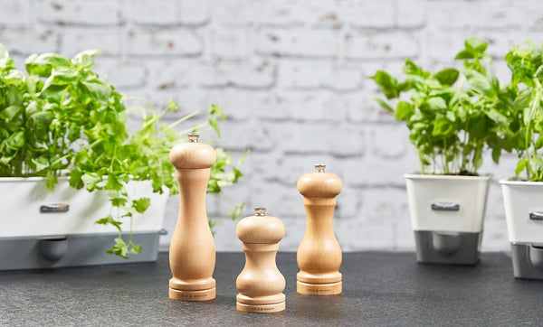 Choose the right salt and pepper mill to fit your needs